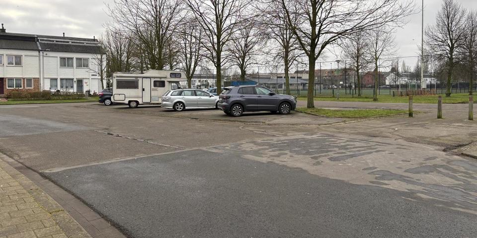 Beeld van de zone die heraangelegd wordt, tussen het buurtpark 't Marmotteke en het voetbalveld aan de Koolhofstraat.